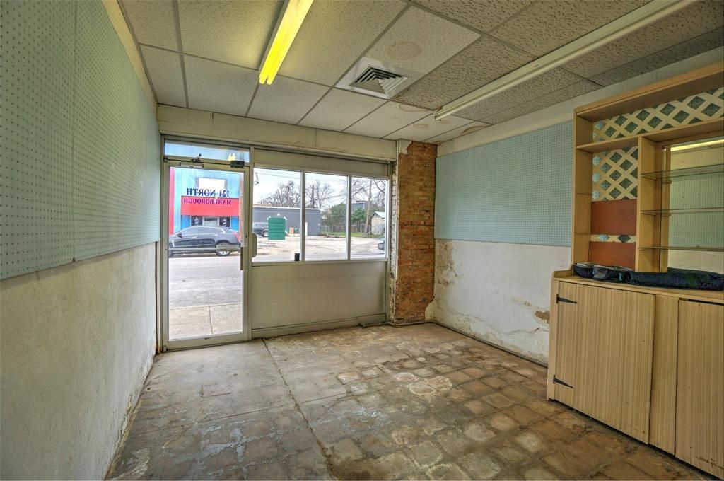 121 N Marlborough Ave, Dallas, TX 75208
